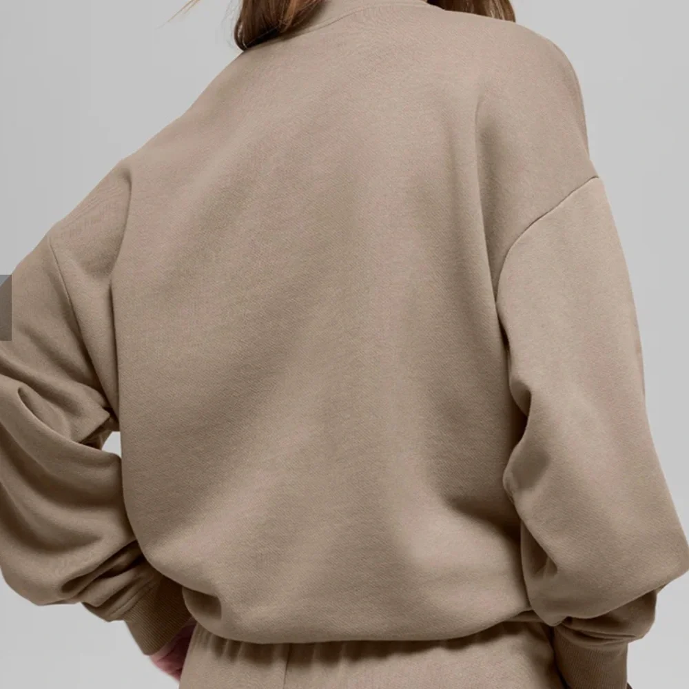 Alo Accolade Sweatshirt - Picture 2 of 8